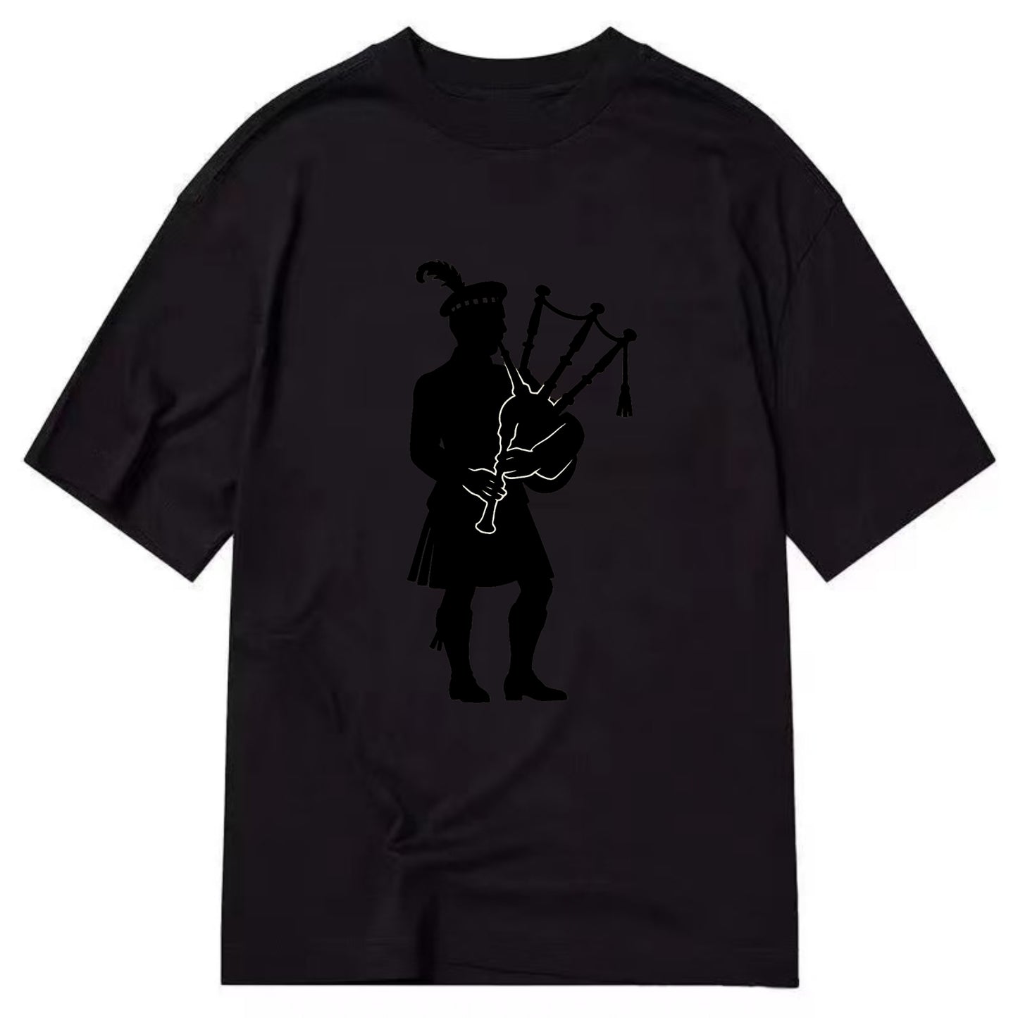 Bagpiper in traditional stance - Classic T-shirt - Black