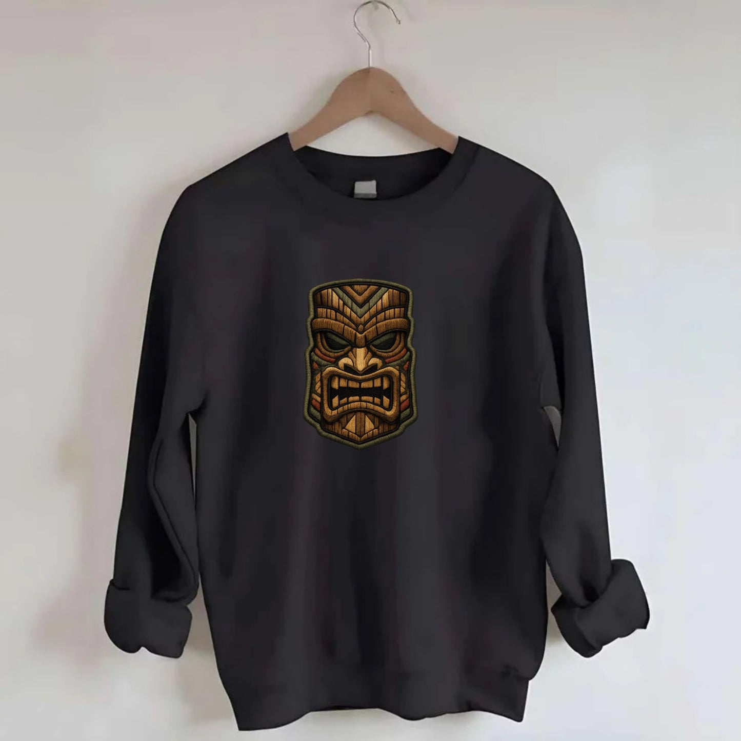TIKI MASK - carved totem in brown and red , Polynesian - Crewneck Sweatshirt - black