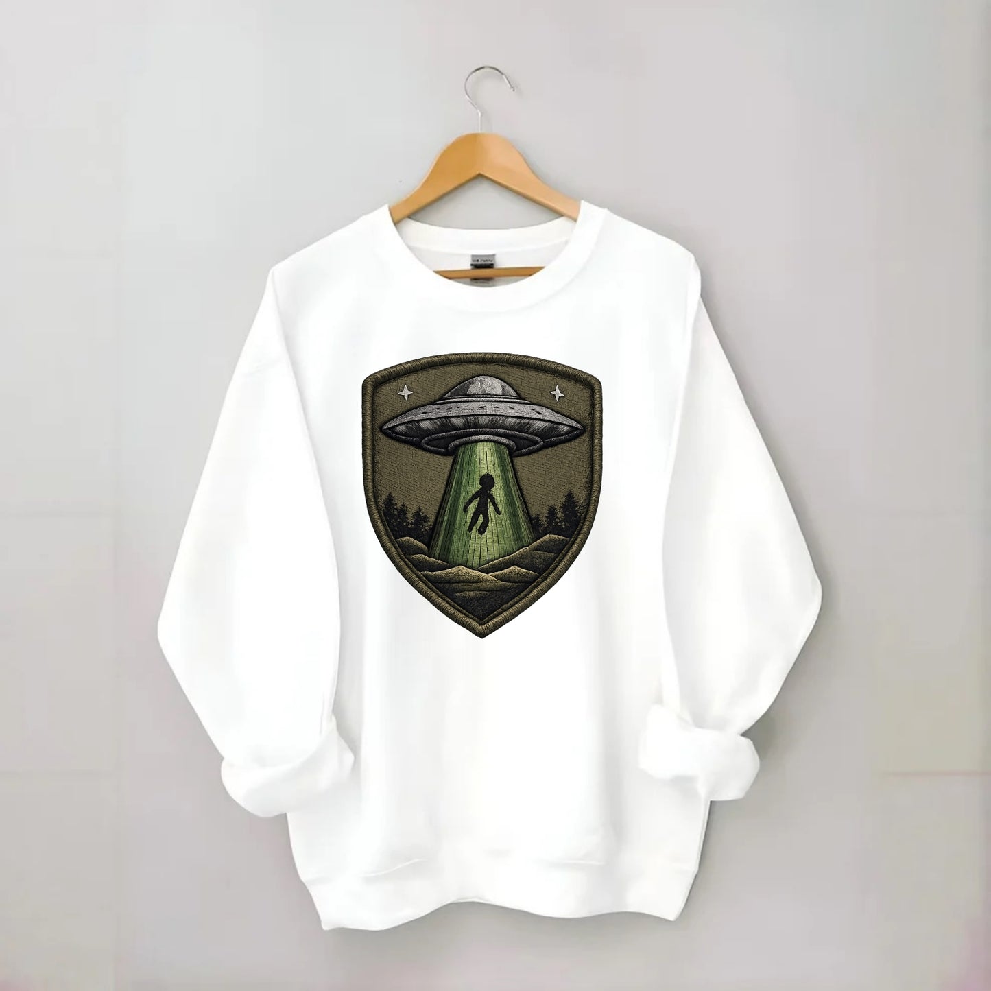 UFO ALIEN - flying saucer with beam in silver and green , extraterrestrial - Crewneck Sweatshirt - white