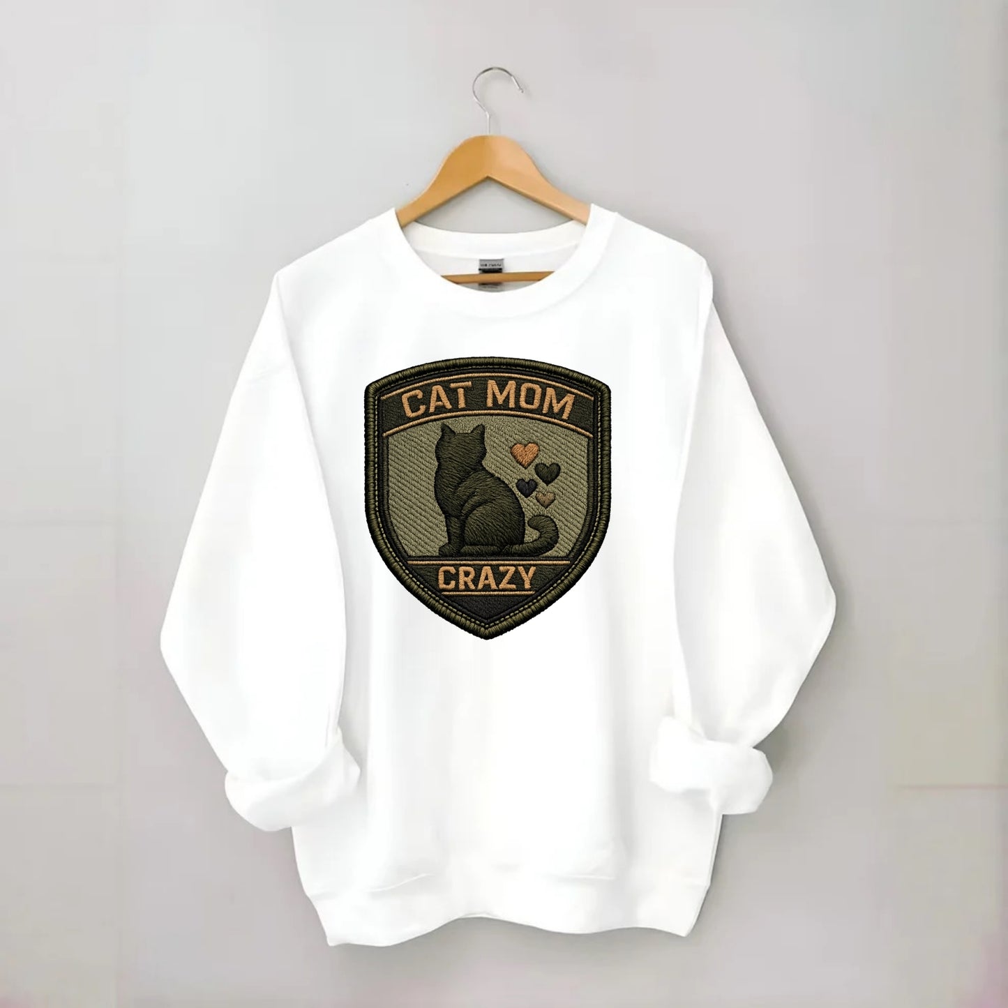 CAT MOM CRAZY - cat silhouette with hearts in purple , cat lady - Crewneck Sweatshirt - white