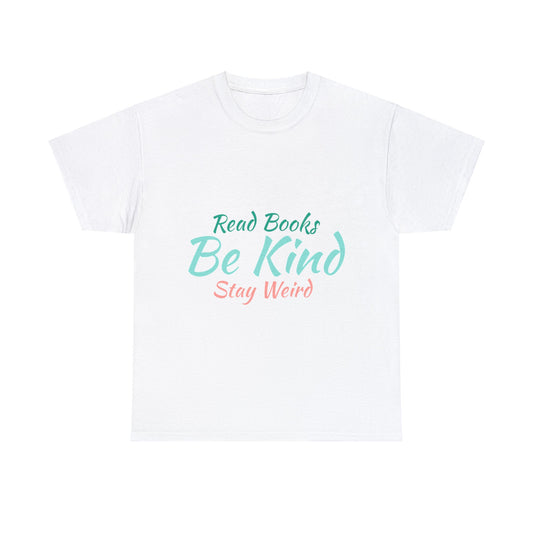 風変わりな知恵: 「本を読んで、優しくして、奇妙でいて」ユニセックス ヘビー コットン T シャツで個性を大切にしよう