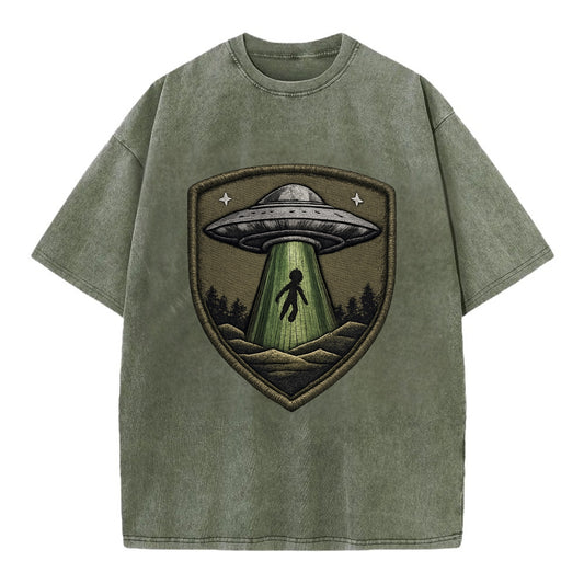 UFO ALIEN - flying saucer with beam in silver and green , extraterrestrial - Vintage T-shirt - Army Green