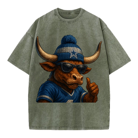 Texas Longhorn wearing Cowboys silver and blue beanie with star and wayfarer - Vintage T-shirt - Army Green