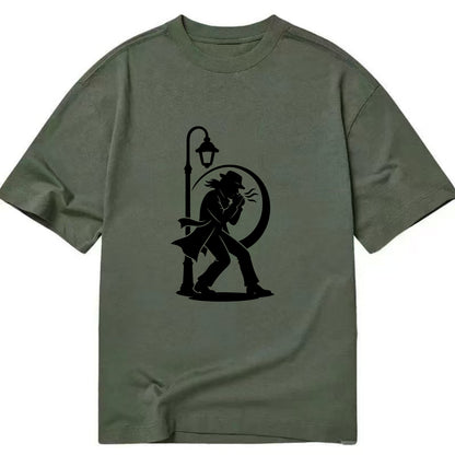 Blues harmonica player under streetlight - Classic T-shirt - Army Green