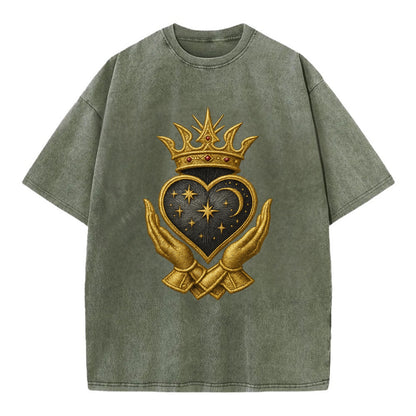 Hammered bronze warrior crown anchoring a dark steel heart with shield-bearing - Vintage T-shirt - Army Green