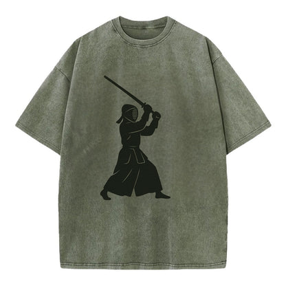 Kendo swordsman in striking stance - Vintage T-shirt - Army Green