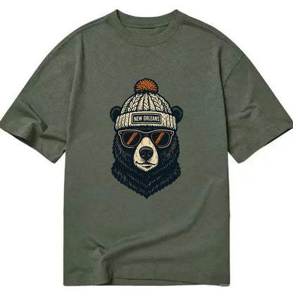 Louisiana Black Bear wearing New Orleans beanie with pom pom and wayfarer - Classic T-shirt - Army Green