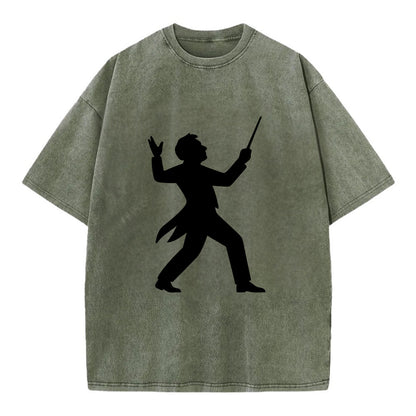 Conductor leading orchestra passionately - Vintage T-shirt - Army Green