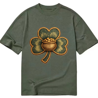 ST PATRICKS CLOVER - lucky clover with gold in green and gold , Irish luck - Classic T-shirt - Army Green