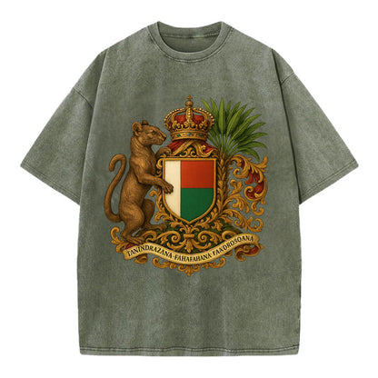 Madagascar Fossa Hunter  - Vintage T-shirt - Army Green