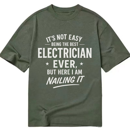 It's not easy being the best ELECTRICIAN ever, but here I am nailing it - Classic T-shirt - Army Green