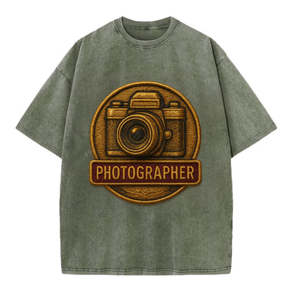 Camera with vintage lens - photographer badge - Vintage T-shirt - Army Green