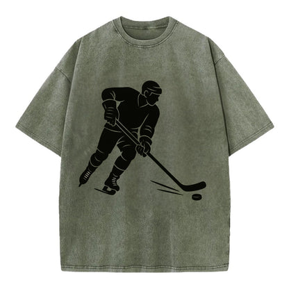 Ice hockey player shooting puck - Vintage T-shirt - Army Green