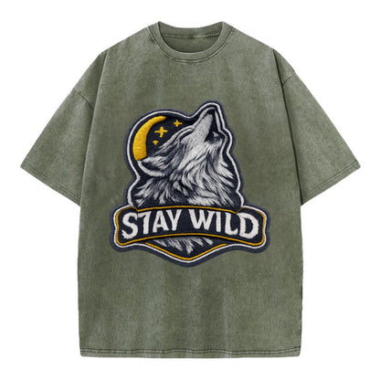 STAY WILD - wolf with text in gray , free spirit - Vintage T-shirt - Army Green