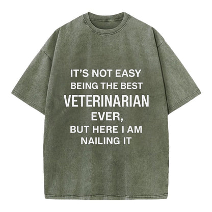 It's not easy being the best SURGEON ever, but here I am nailing it - Vintage T-shirt - Army Green