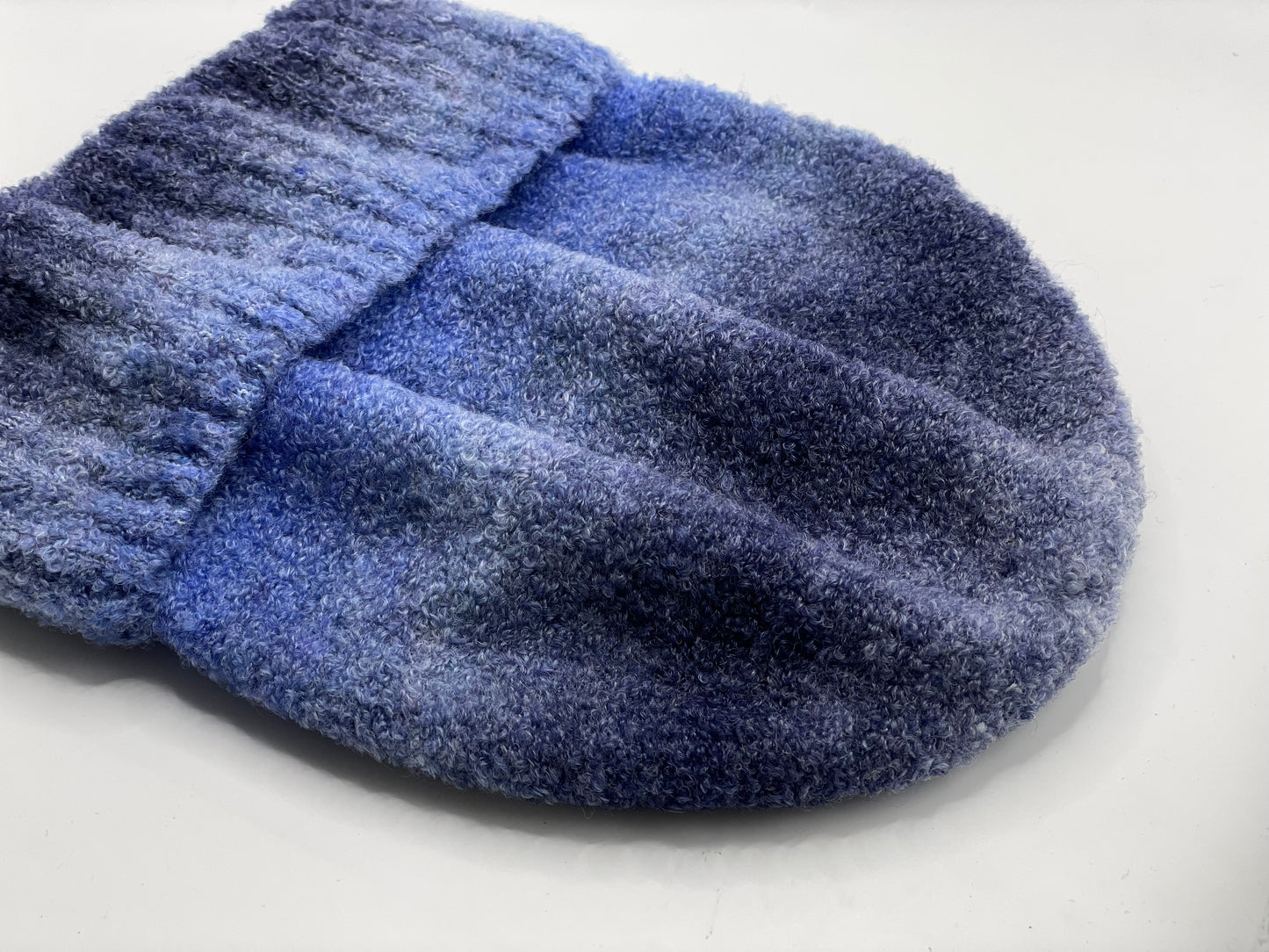 Gorro de punto polar cálido para exteriores con degradado de Pandaize: elegante y versátil.