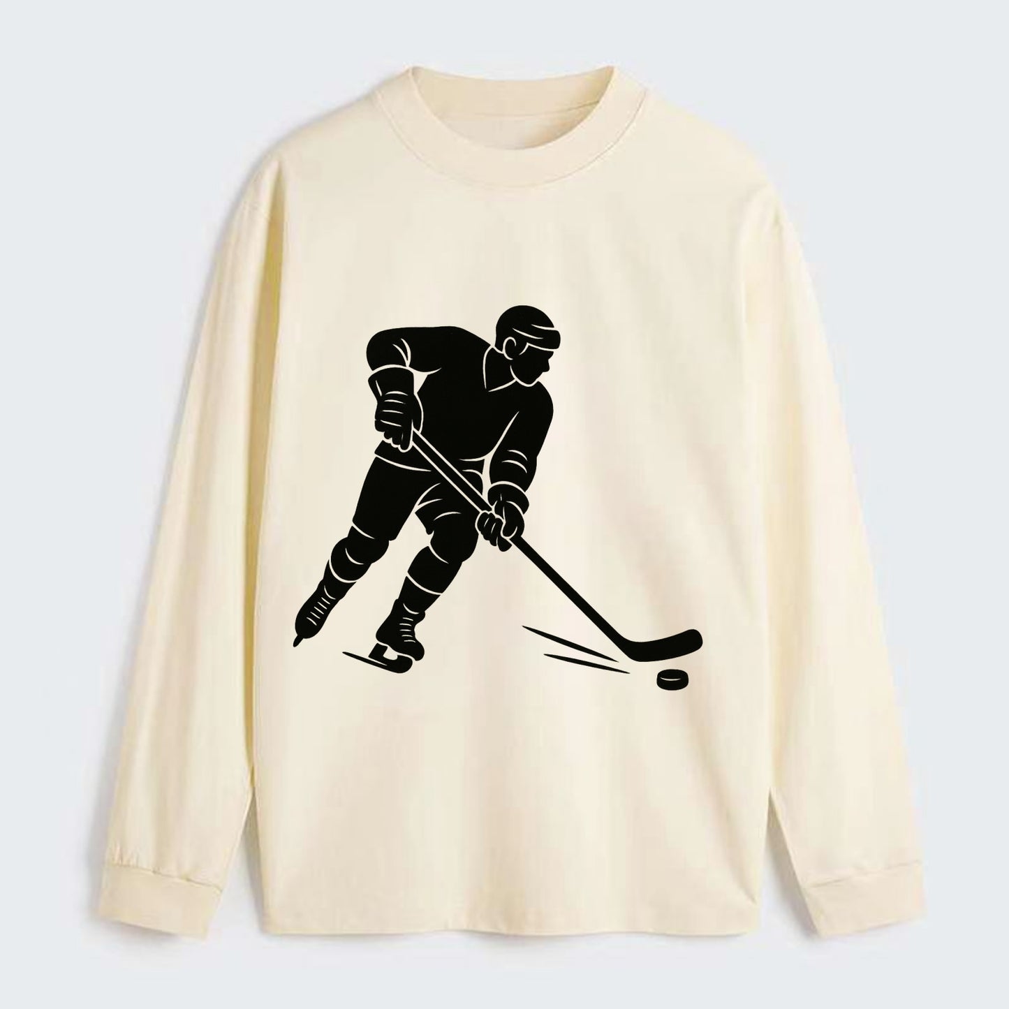 Ice hockey player shooting puck - Classic Long Sleeve Shirt - Beige