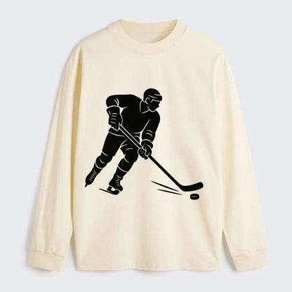 Ice hockey player shooting puck - Classic Long Sleeve Shirt - Beige