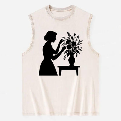Florist arranging dramatic bouquet - Vintage Washed Tank - Beige