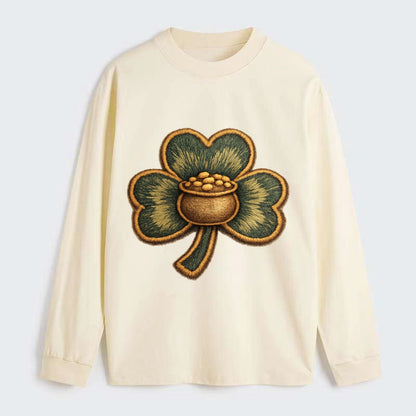 ST PATRICKS CLOVER - lucky clover with gold in green and gold , Irish - Classic Long Sleeve Shirt - Beige