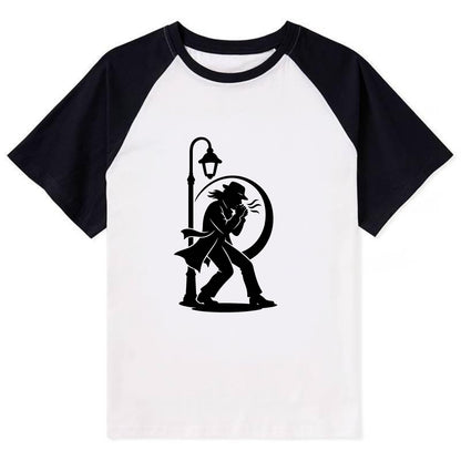 Blues harmonica player under streetlight - Contrast Raglan T-shirt - Black