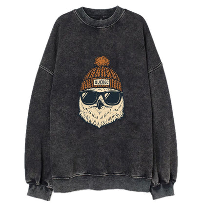 Quebec City Snowy Owl wearing Quebec beanie with pom pom and wayfarer - Vintage Sweatshirt - Black