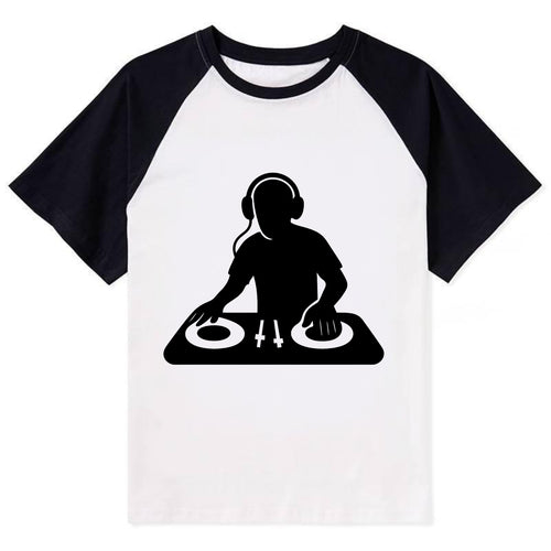 DJ with turntables and headphones - Contrast Raglan T-shirt