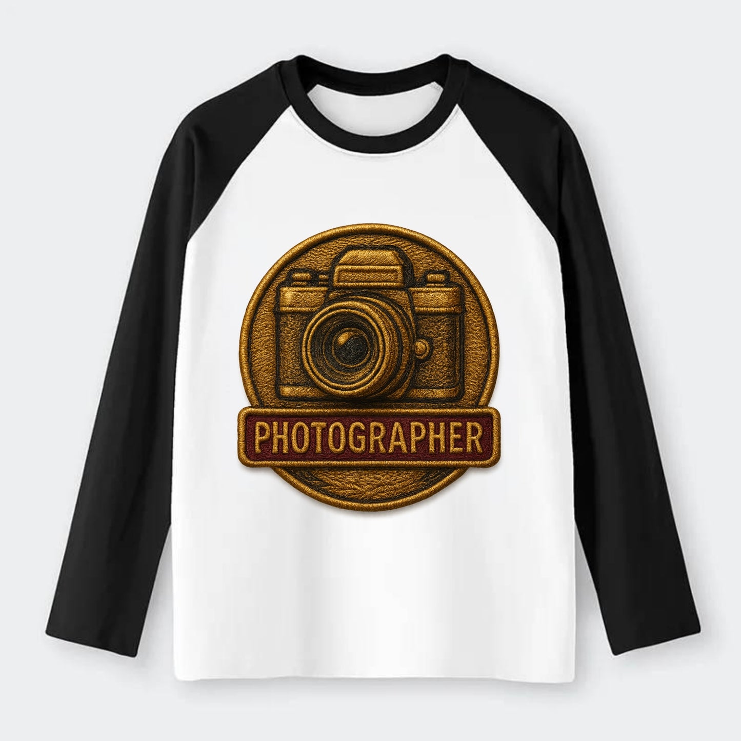 Camera with vintage lens - photographer badge - Raglan Long Sleeve T-Shirt - Black