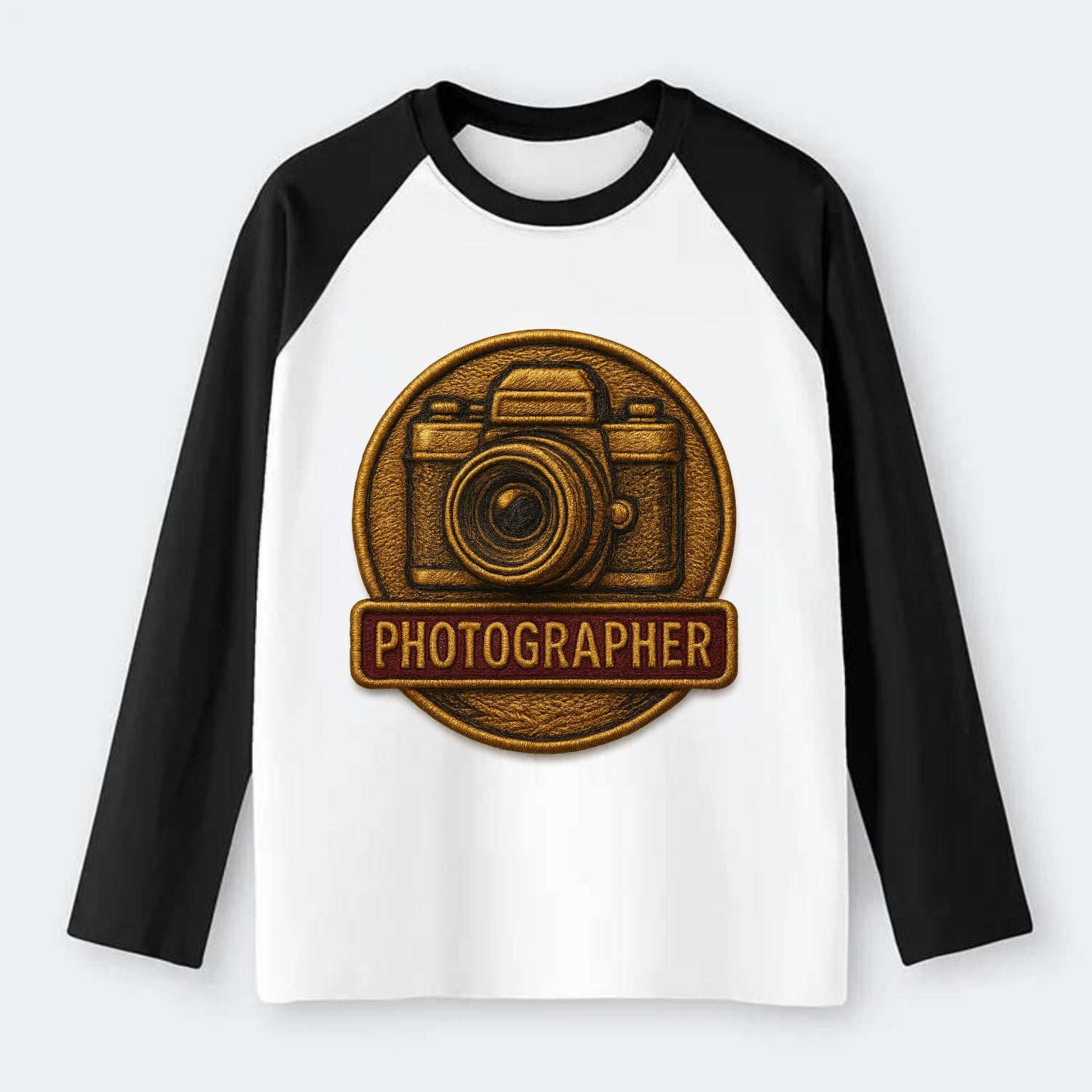 Camera with vintage lens - photographer badge - Raglan Long Sleeve T-Shirt - Black