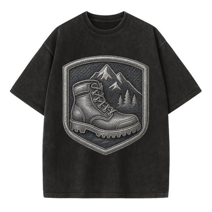 Hiking boots with mountain peak - hiker pride - Vintage T-shirt - Black
