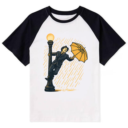 joyful dancing on lamppost in heavy rain with big smile - Contrast Raglan T-shirt - Black