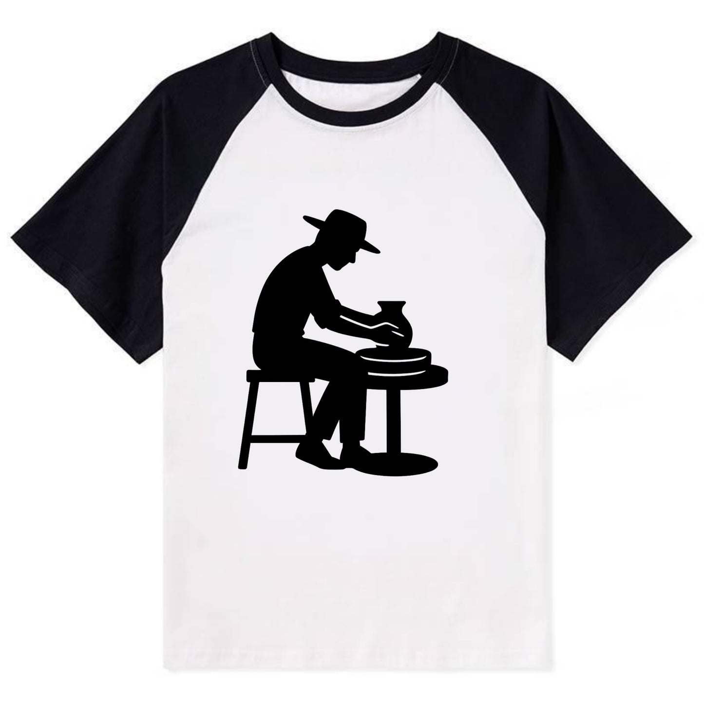 Potter shaping clay on wheel - Contrast Raglan T-shirt - Black