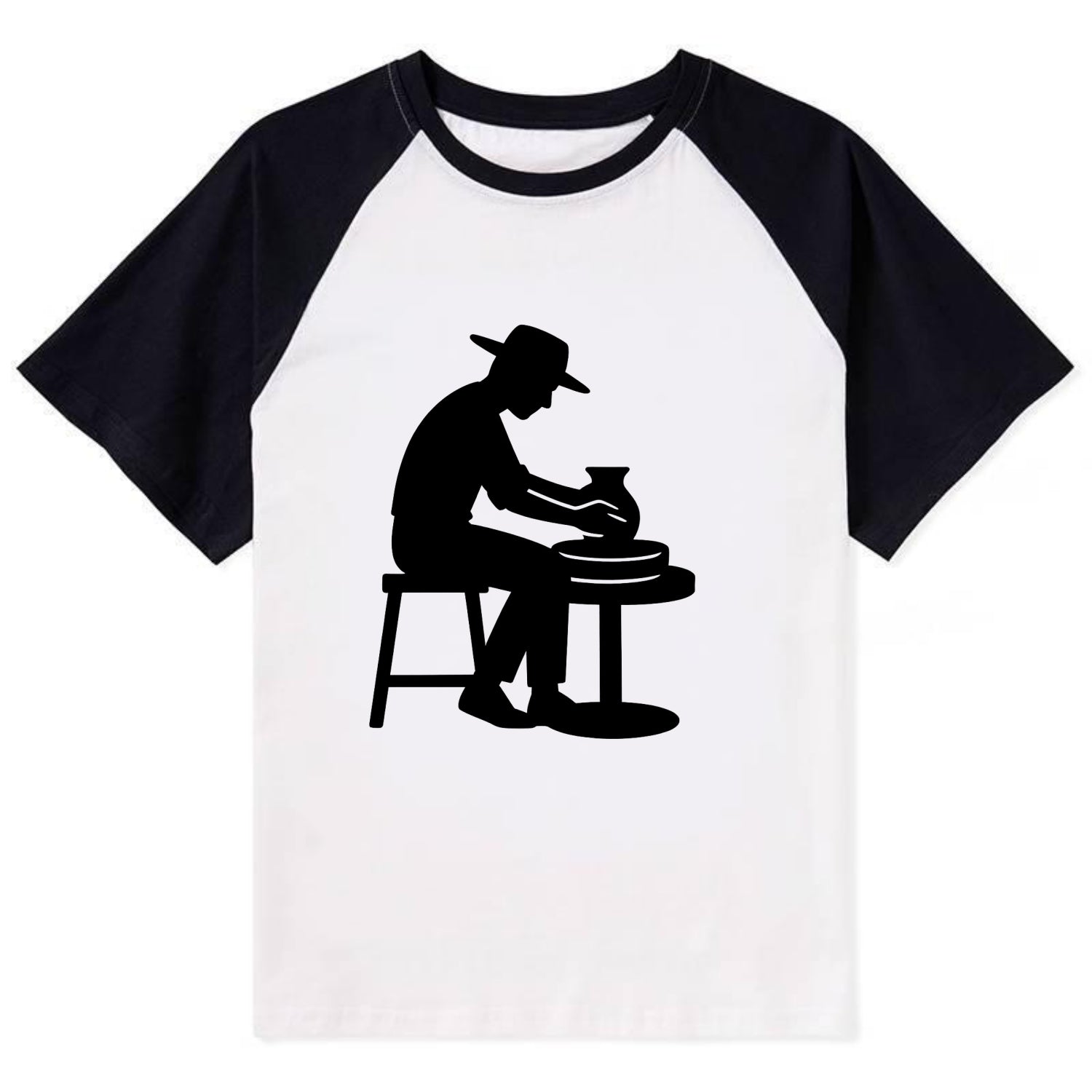 Potter shaping clay on wheel - Contrast Raglan T-shirt - Black