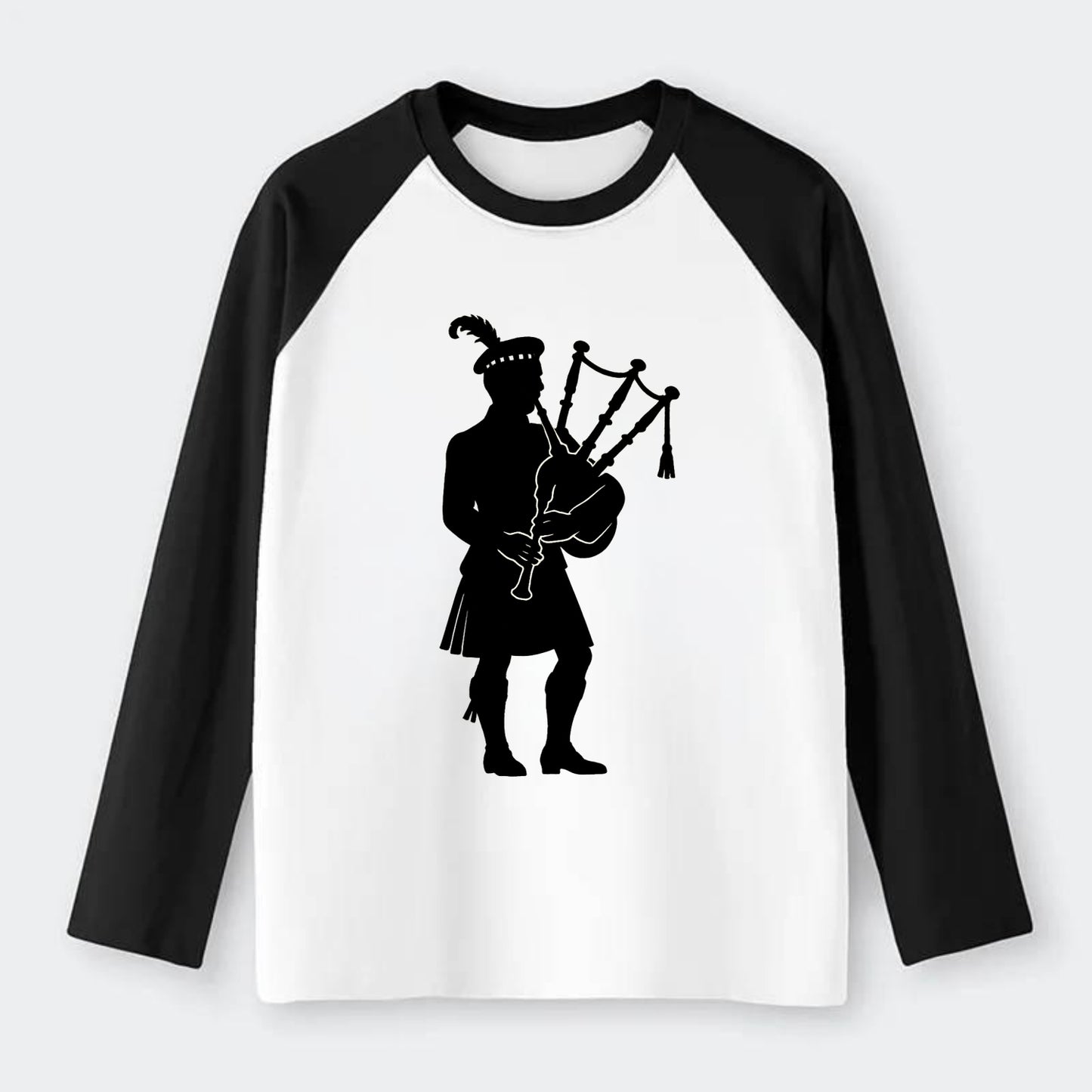 Bagpiper in traditional stance - Raglan Long Sleeve T-Shirt - Black