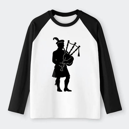 Bagpiper in traditional stance - Raglan Long Sleeve T-Shirt - Black