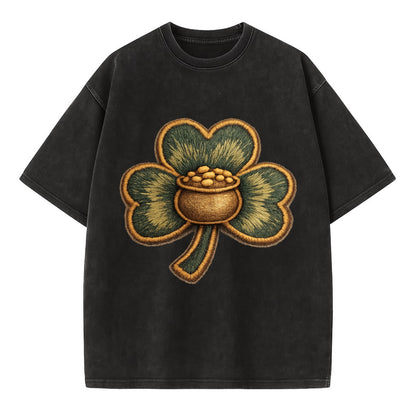 ST PATRICKS CLOVER - lucky clover with gold in green and gold , Irish luck - Vintage T-shirt - Black