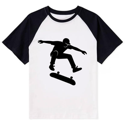 Skateboarder doing kickflip trick - Contrast Raglan T-shirt - Black