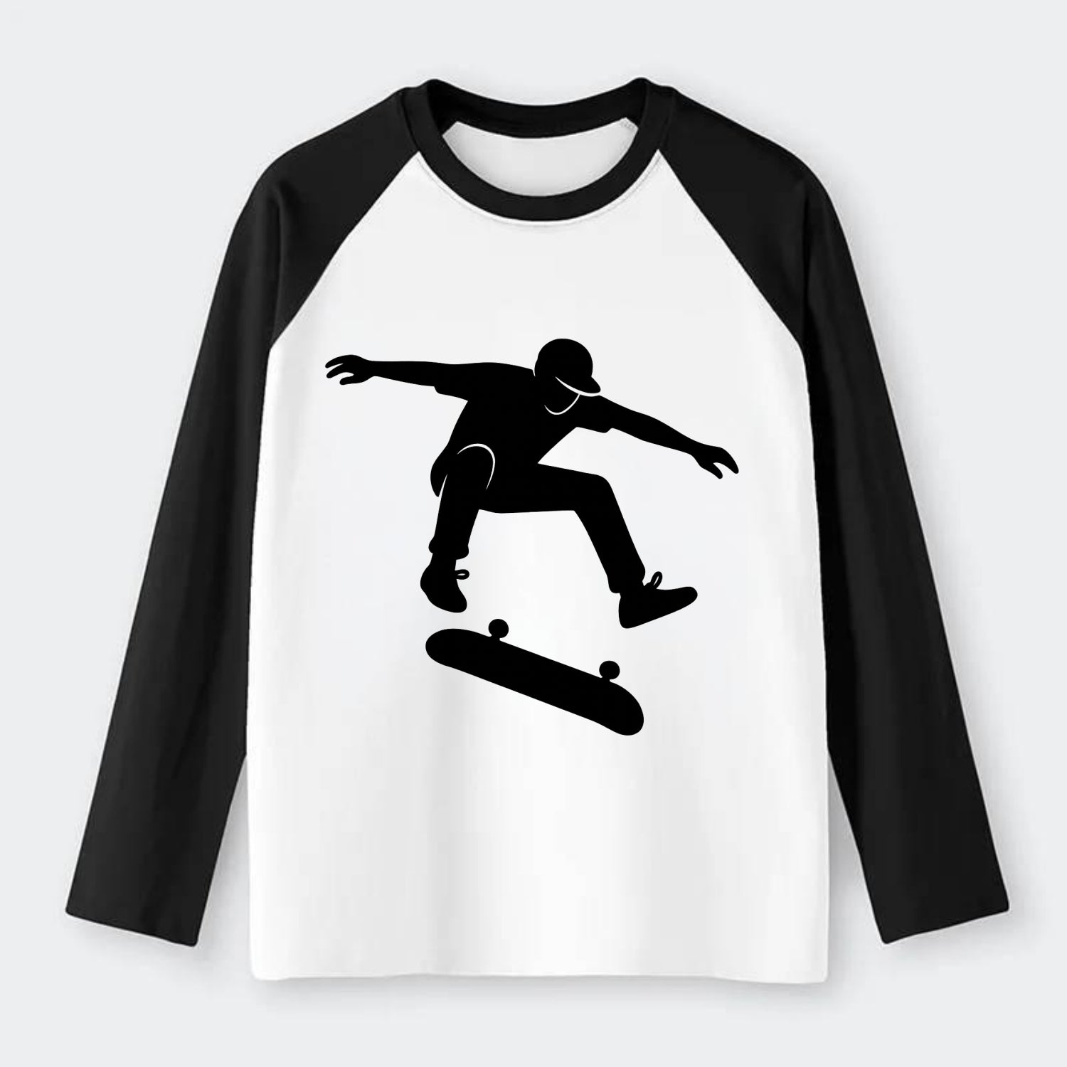 Skateboarder doing kickflip trick - Raglan Long Sleeve T-Shirt - Black
