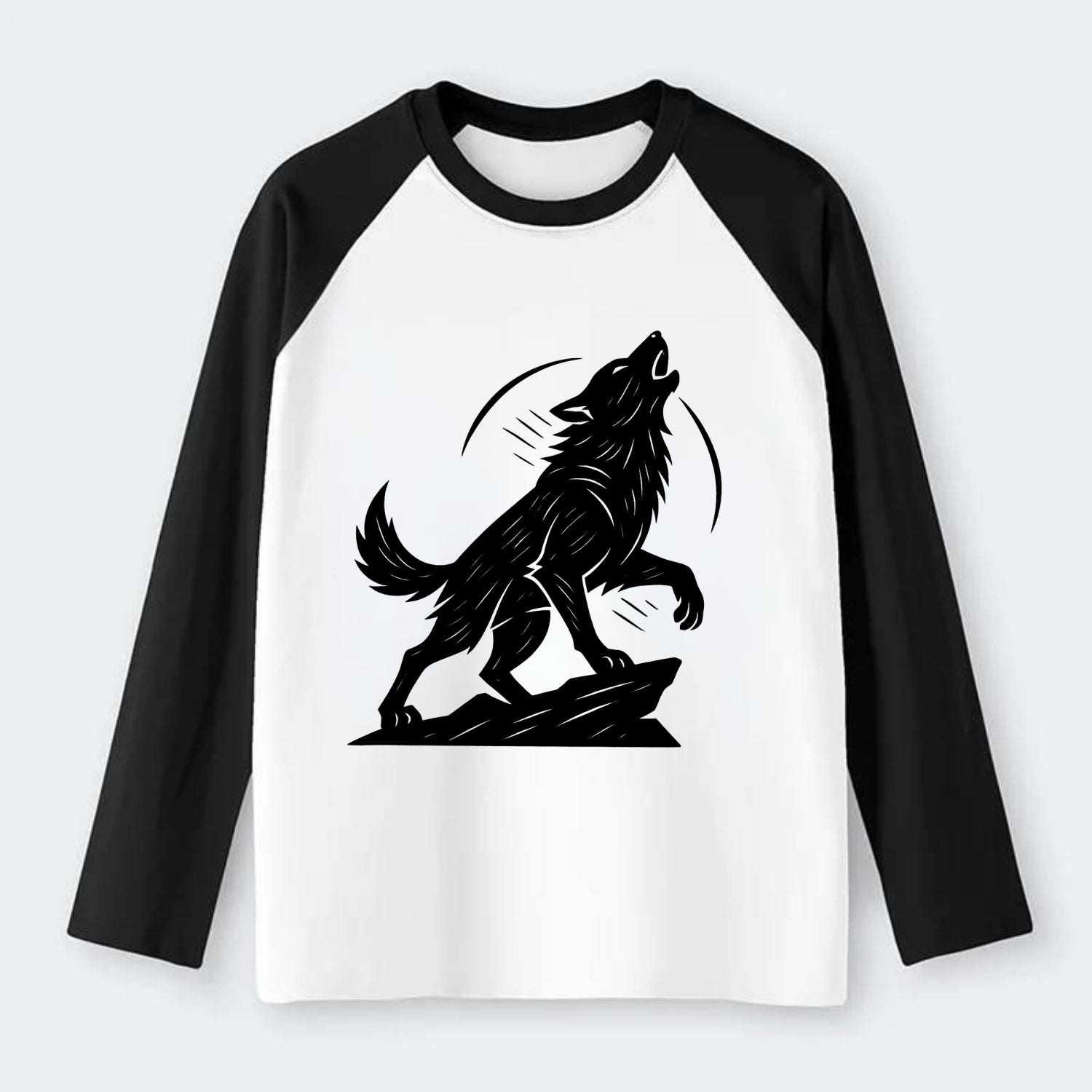 Wolf howling at full moon - Raglan Long Sleeve T-Shirt - Black