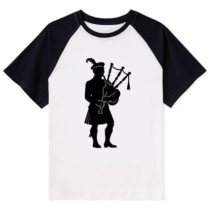 Bagpiper in traditional stance - Contrast Raglan T-shirt - Black