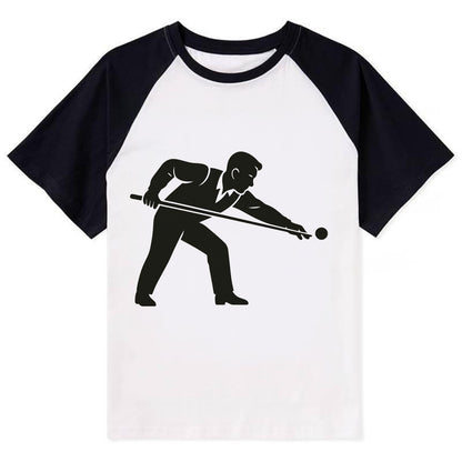 Pool player lining up shot - Contrast Raglan T-shirt - Black