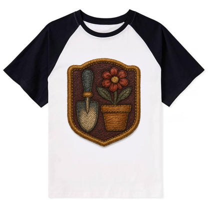 Garden trowel with flower pot - gardener badge - Contrast Raglan T-shirt - Black