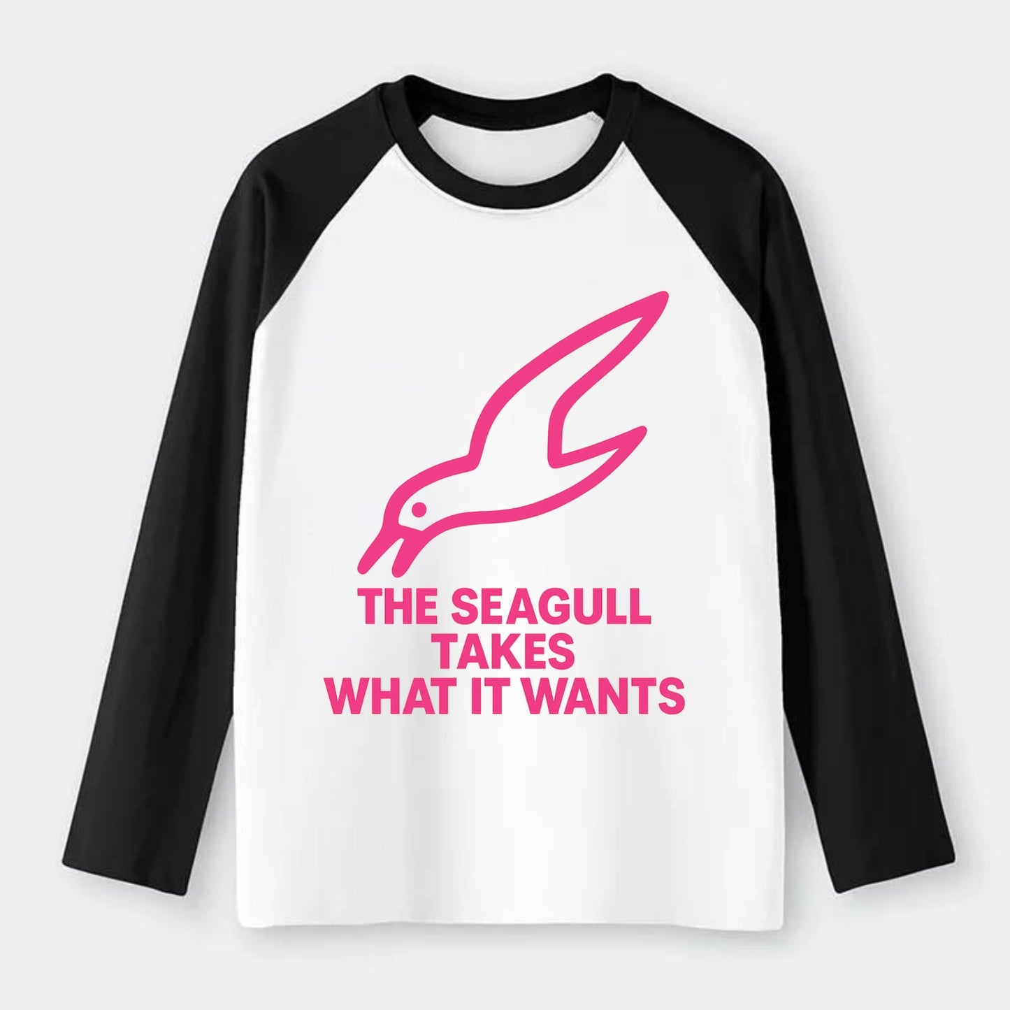 THE SEAGULL TAKES WHAT IT WANTS | Aggressive seagull diving down - Raglan Long Sleeve T-Shirt - Black
