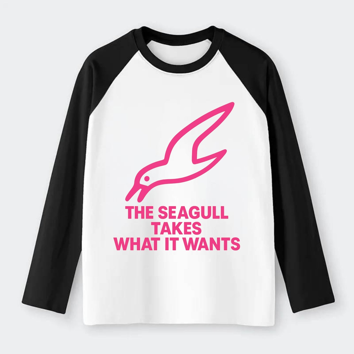 THE SEAGULL TAKES WHAT IT WANTS | Aggressive seagull diving down - Raglan Long Sleeve T-Shirt - Black