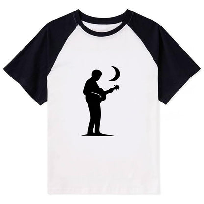 Guitarist playing acoustic under moonlight - Contrast Raglan T-shirt - Black