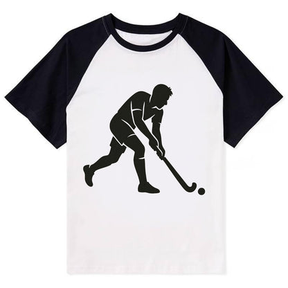 Field hockey player striking the ball - Contrast Raglan T-shirt - Black