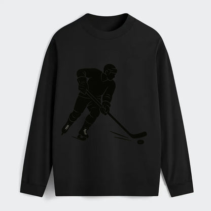 Ice hockey player shooting puck - Classic Long Sleeve Shirt - Black