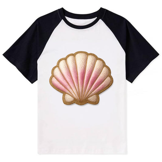 SEASHELL SCALLOP - scallop shell in cream and pink , beach - Contrast Raglan T-shirt - Black