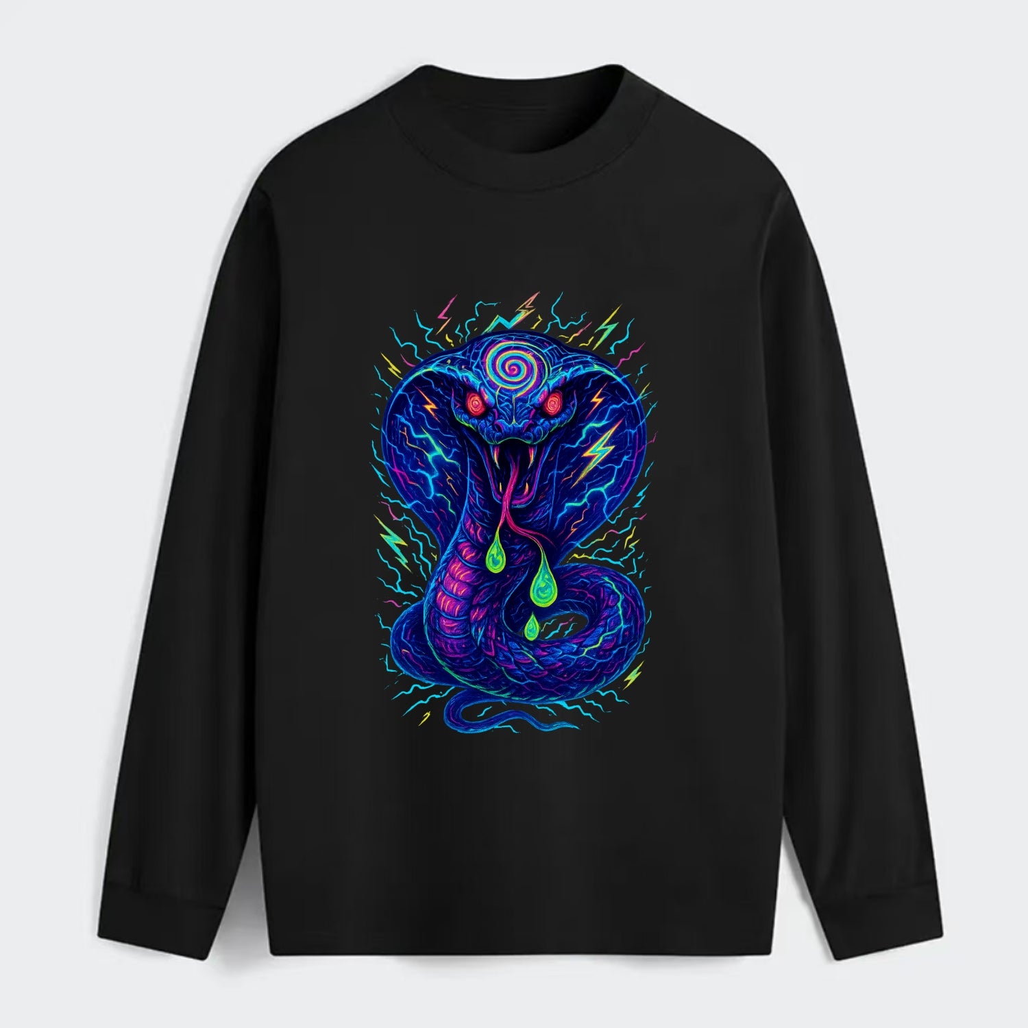 Mesmerizing cobra with hypnotic spiral patterns in the hood, scales - Classic Long Sleeve Shirt - Black