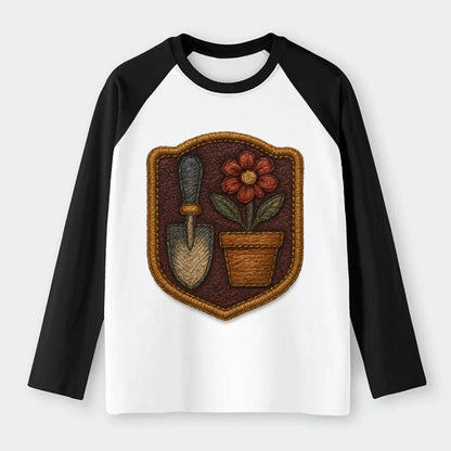 Garden trowel with flower pot - gardener badge - Raglan Long Sleeve T-Shirt - Black